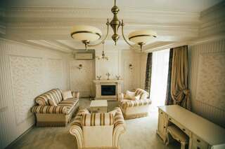 Отель Prince Хуст Семейный люкс с балконом-10